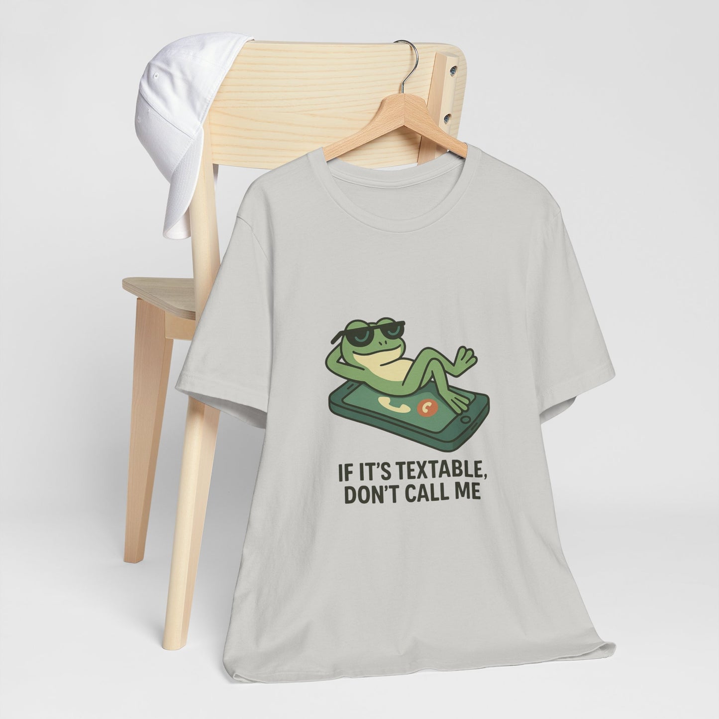 Chill Frog T-Shirt, Funny Graphic Tee, Relaxed Unisex Wear, Gift for Friends, Casual Style Shirt, Perfect for Parties