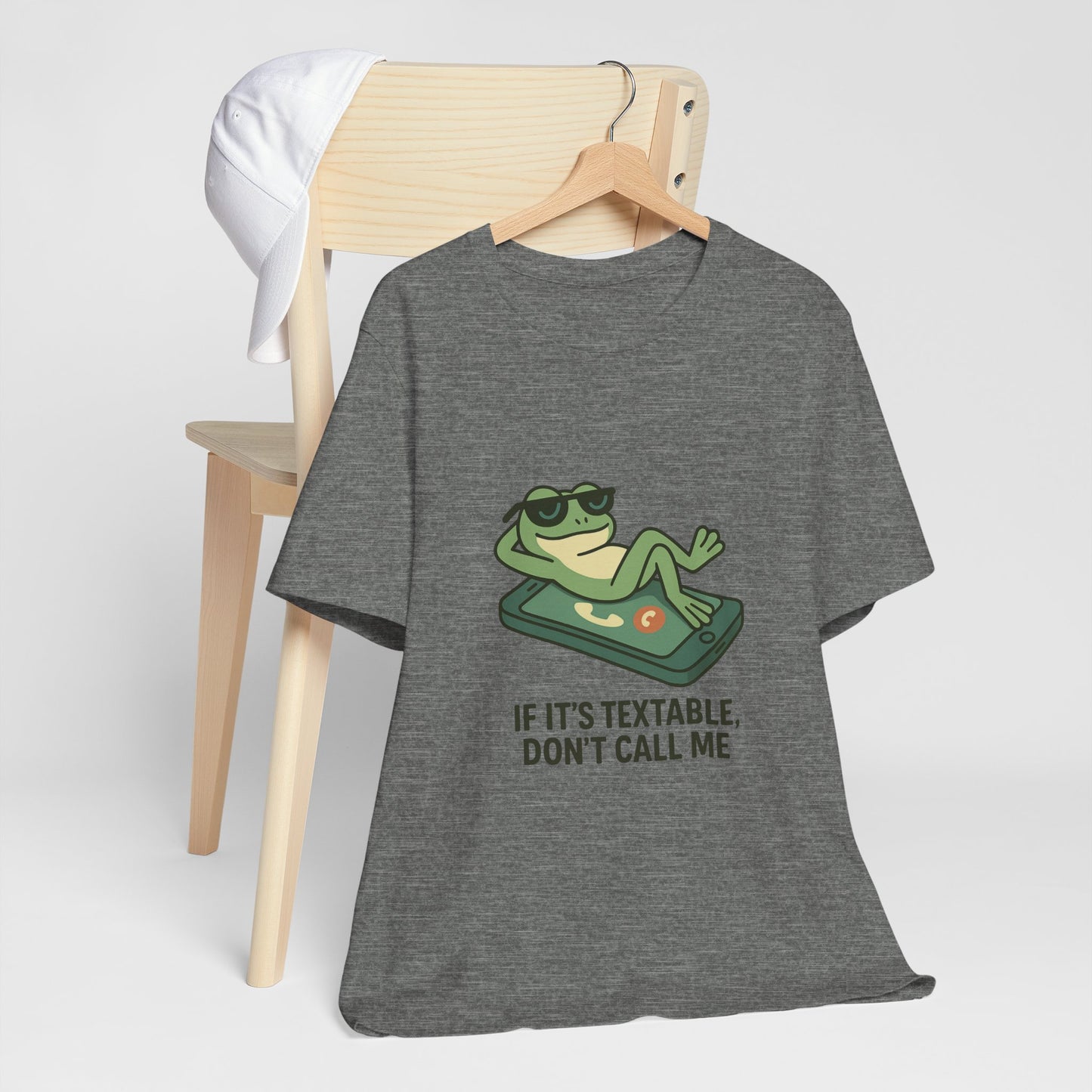 Chill Frog T-Shirt, Funny Graphic Tee, Relaxed Unisex Wear, Gift for Friends, Casual Style Shirt, Perfect for Parties
