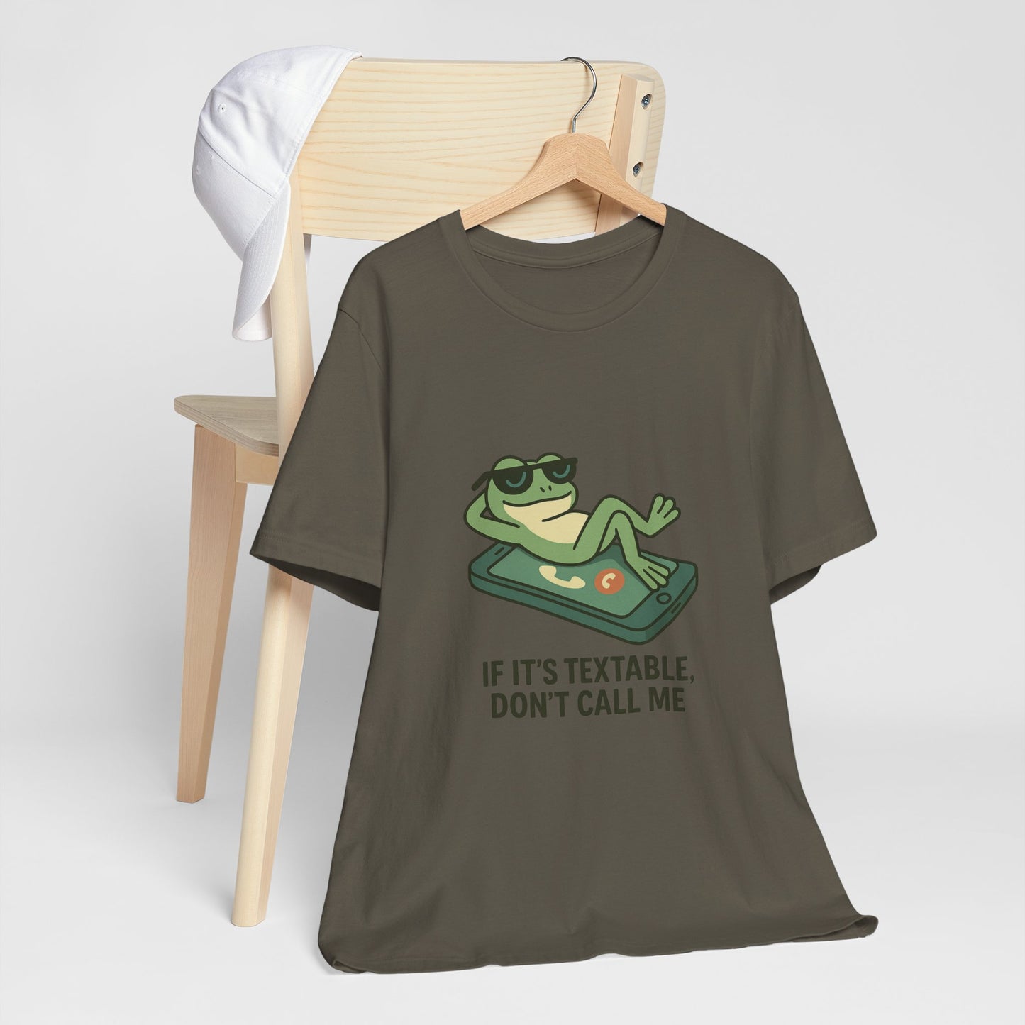 Chill Frog T-Shirt, Funny Graphic Tee, Relaxed Unisex Wear, Gift for Friends, Casual Style Shirt, Perfect for Parties