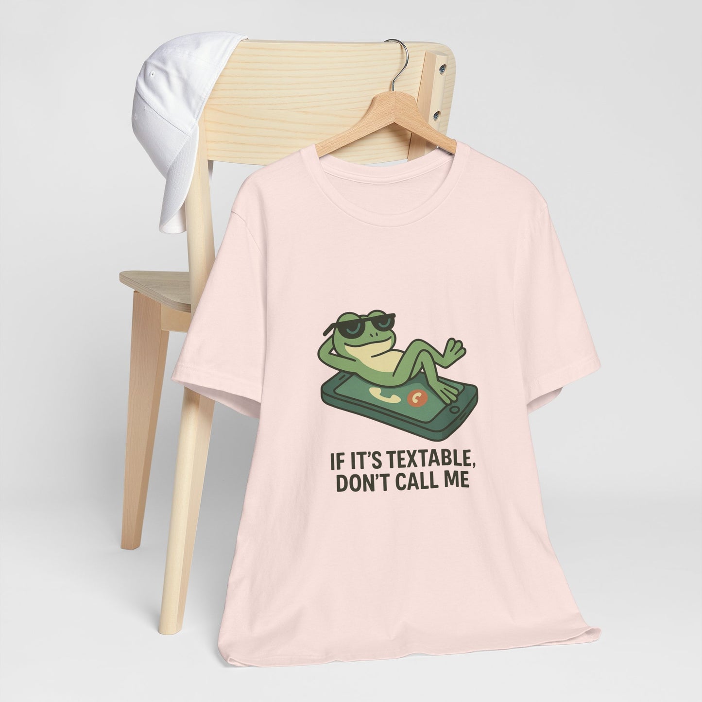 Chill Frog T-Shirt, Funny Graphic Tee, Relaxed Unisex Wear, Gift for Friends, Casual Style Shirt, Perfect for Parties