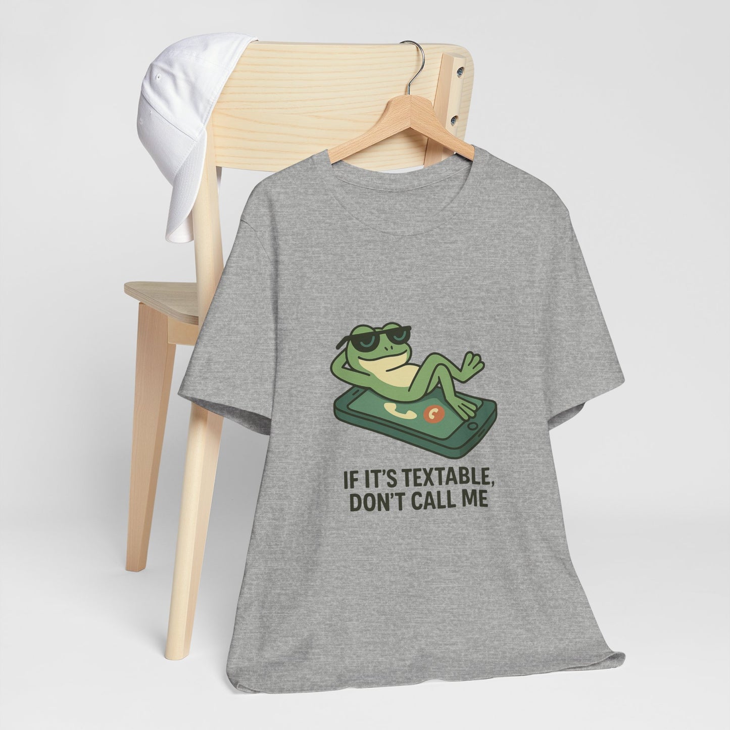 Chill Frog T-Shirt, Funny Graphic Tee, Relaxed Unisex Wear, Gift for Friends, Casual Style Shirt, Perfect for Parties