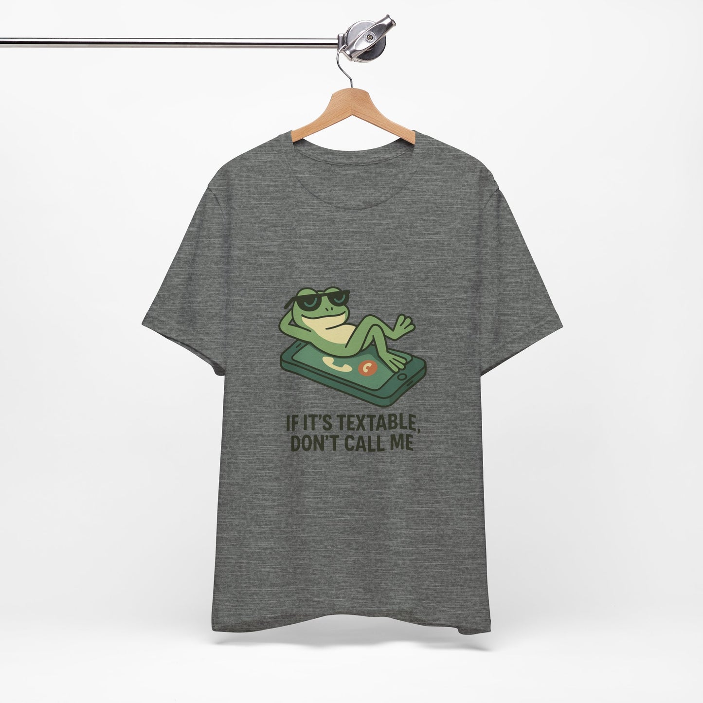 Chill Frog T-Shirt, Funny Graphic Tee, Relaxed Unisex Wear, Gift for Friends, Casual Style Shirt, Perfect for Parties