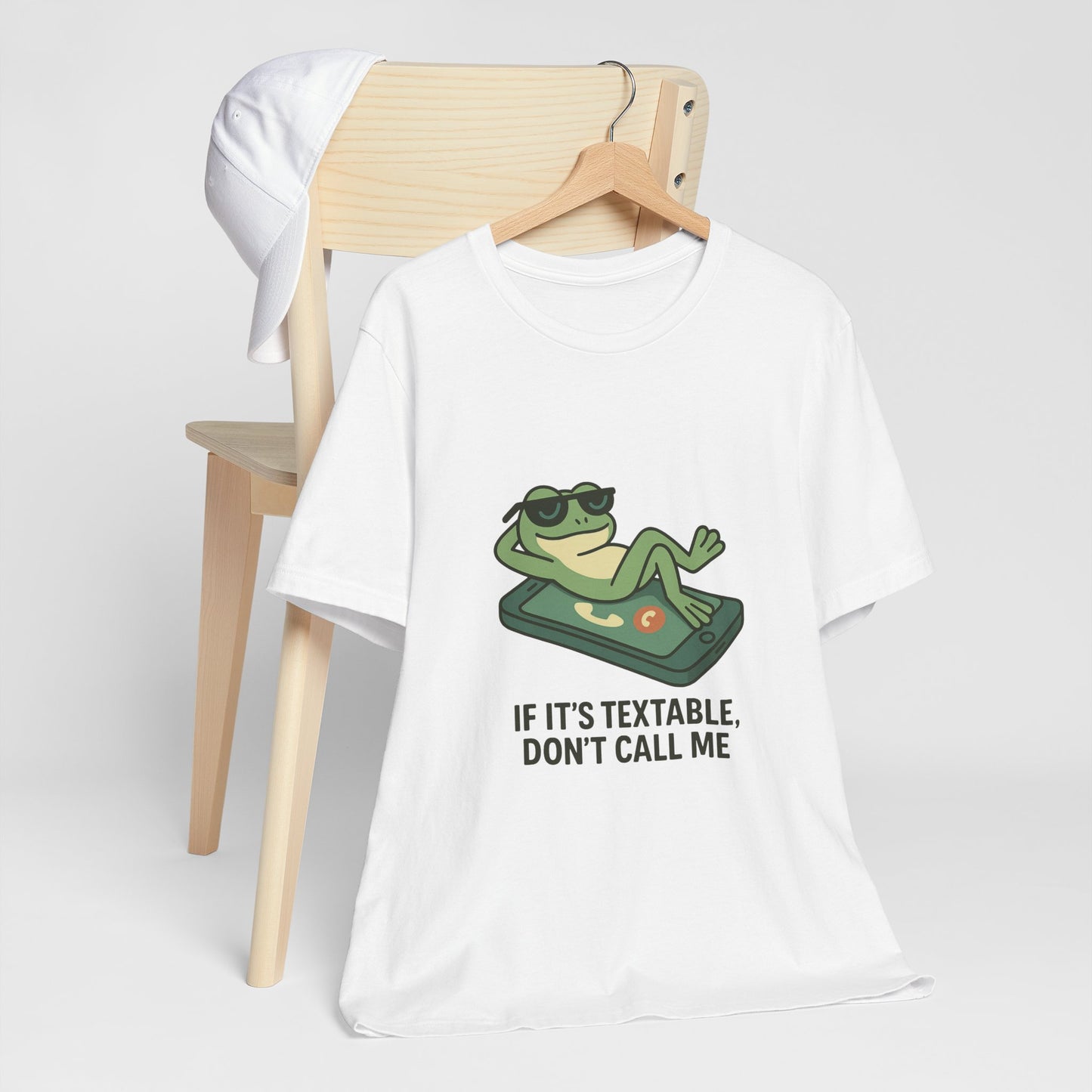 Chill Frog T-Shirt, Funny Graphic Tee, Relaxed Unisex Wear, Gift for Friends, Casual Style Shirt, Perfect for Parties