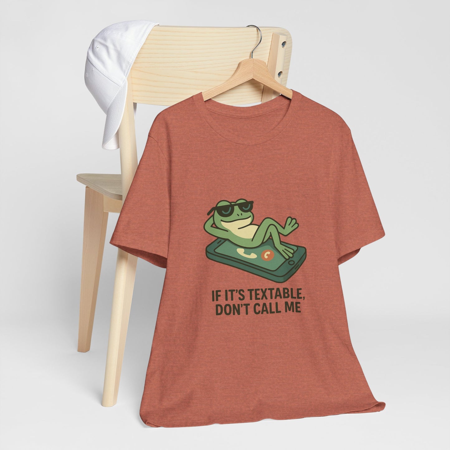 Chill Frog T-Shirt, Funny Graphic Tee, Relaxed Unisex Wear, Gift for Friends, Casual Style Shirt, Perfect for Parties