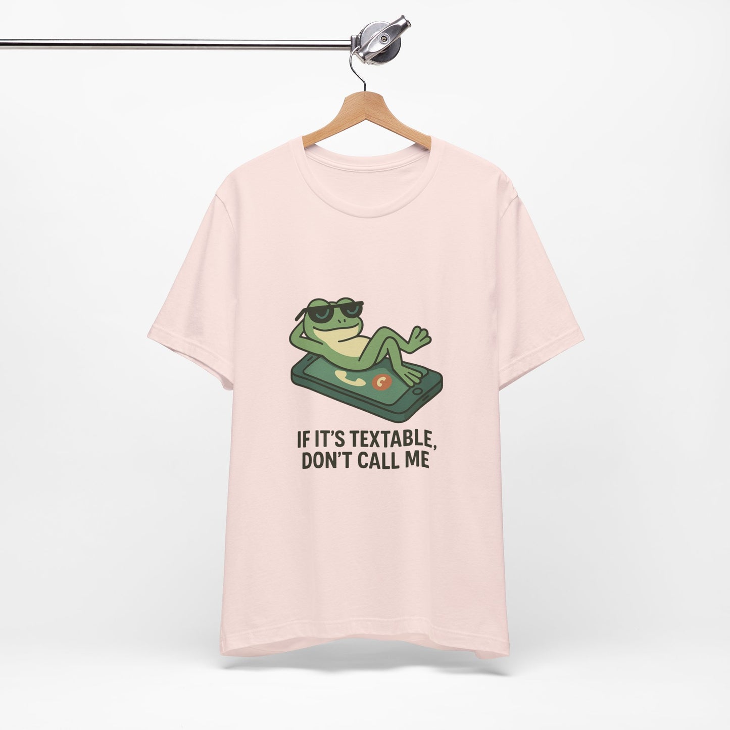 Chill Frog T-Shirt, Funny Graphic Tee, Relaxed Unisex Wear, Gift for Friends, Casual Style Shirt, Perfect for Parties