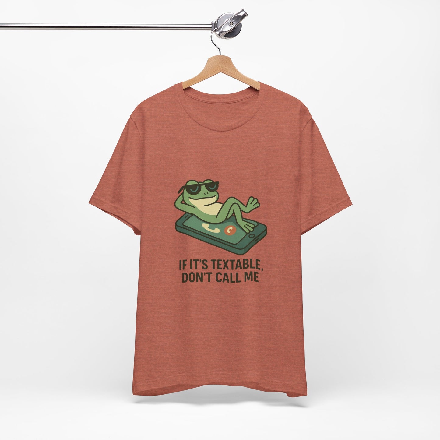 Chill Frog T-Shirt, Funny Graphic Tee, Relaxed Unisex Wear, Gift for Friends, Casual Style Shirt, Perfect for Parties