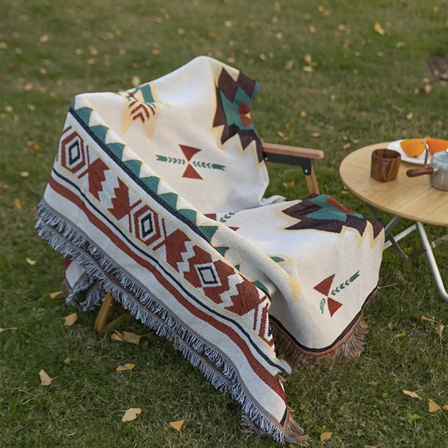Adventure-Ready Picnic Mat – Waterproof & Foldable with Strap