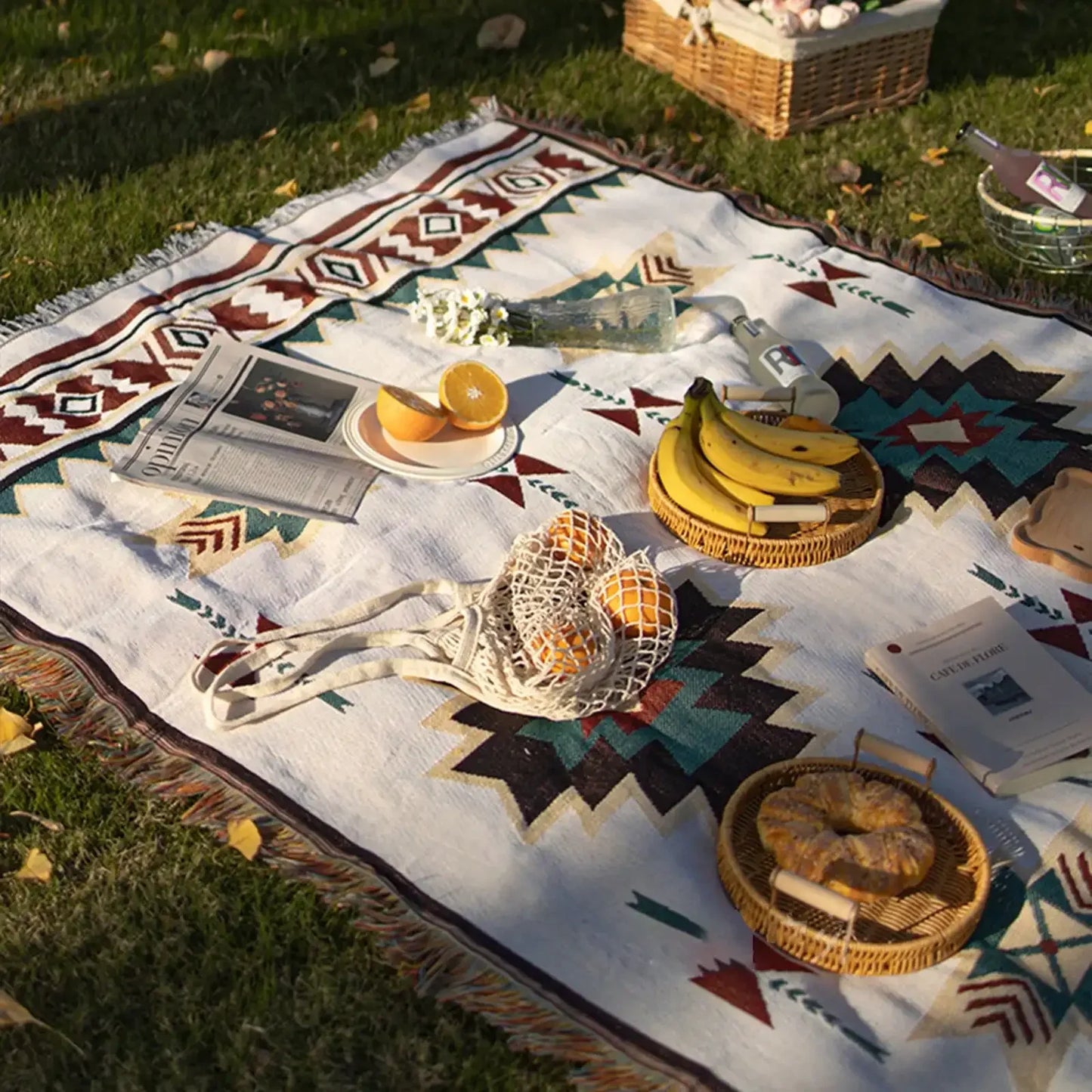 Adventure-Ready Picnic Mat – Waterproof & Foldable with Strap