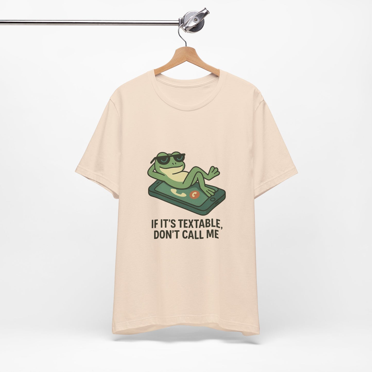 Chill Frog T-Shirt, Funny Graphic Tee, Relaxed Unisex Wear, Gift for Friends, Casual Style Shirt, Perfect for Parties