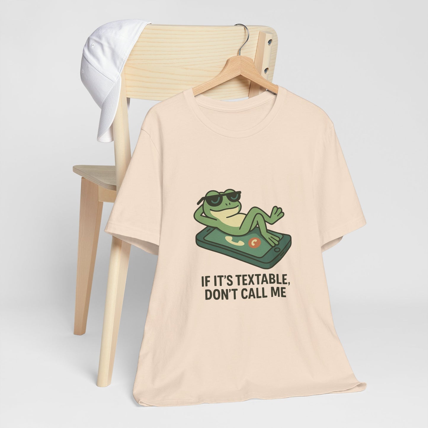 Chill Frog T-Shirt, Funny Graphic Tee, Relaxed Unisex Wear, Gift for Friends, Casual Style Shirt, Perfect for Parties