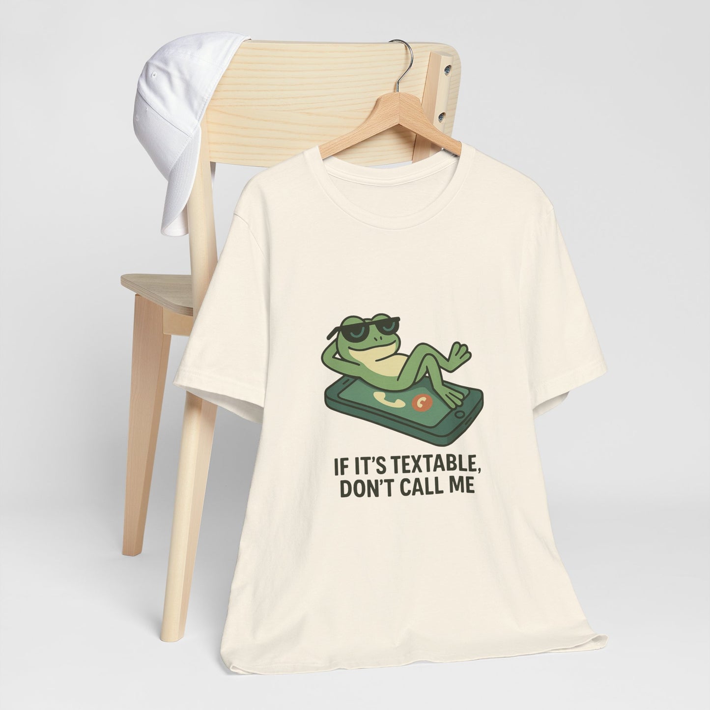 Chill Frog T-Shirt, Funny Graphic Tee, Relaxed Unisex Wear, Gift for Friends, Casual Style Shirt, Perfect for Parties
