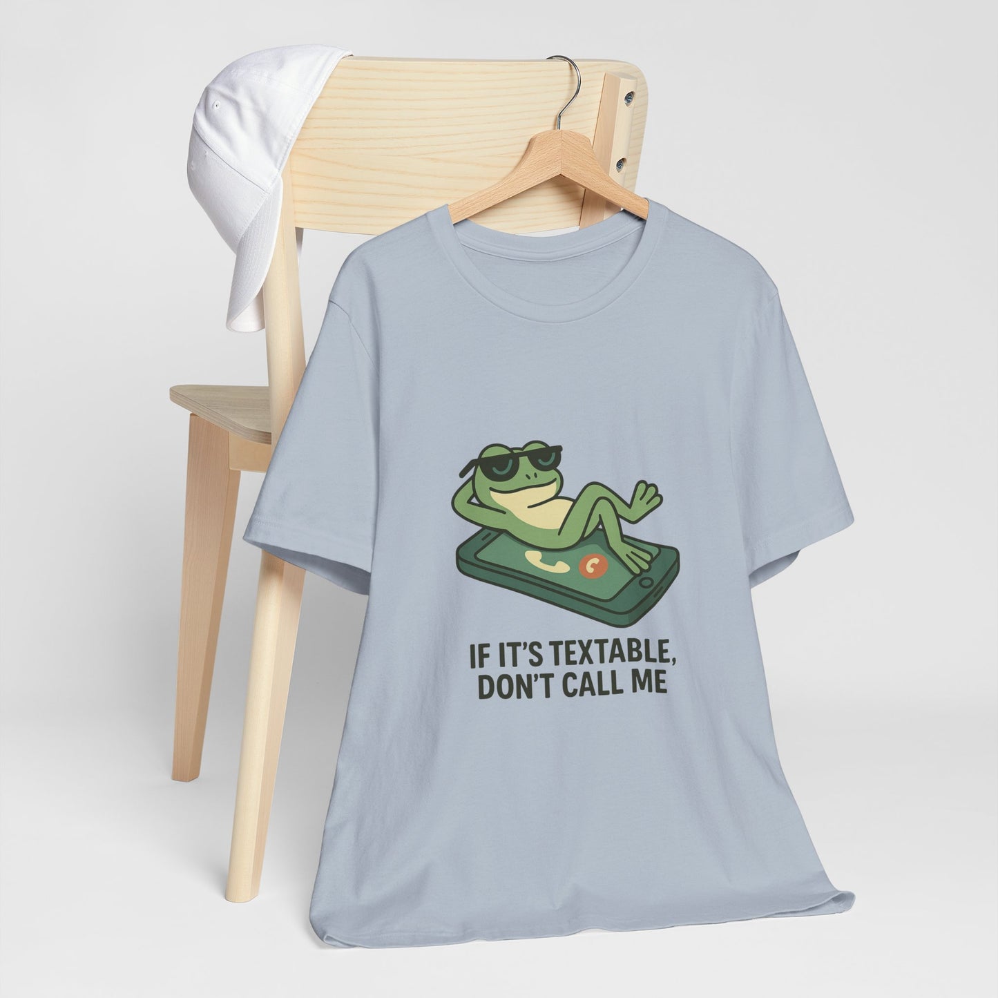 Chill Frog T-Shirt, Funny Graphic Tee, Relaxed Unisex Wear, Gift for Friends, Casual Style Shirt, Perfect for Parties