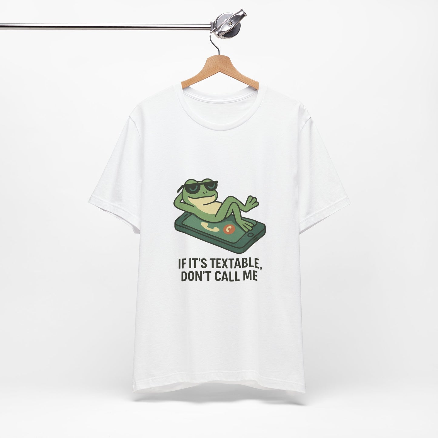 Chill Frog T-Shirt, Funny Graphic Tee, Relaxed Unisex Wear, Gift for Friends, Casual Style Shirt, Perfect for Parties