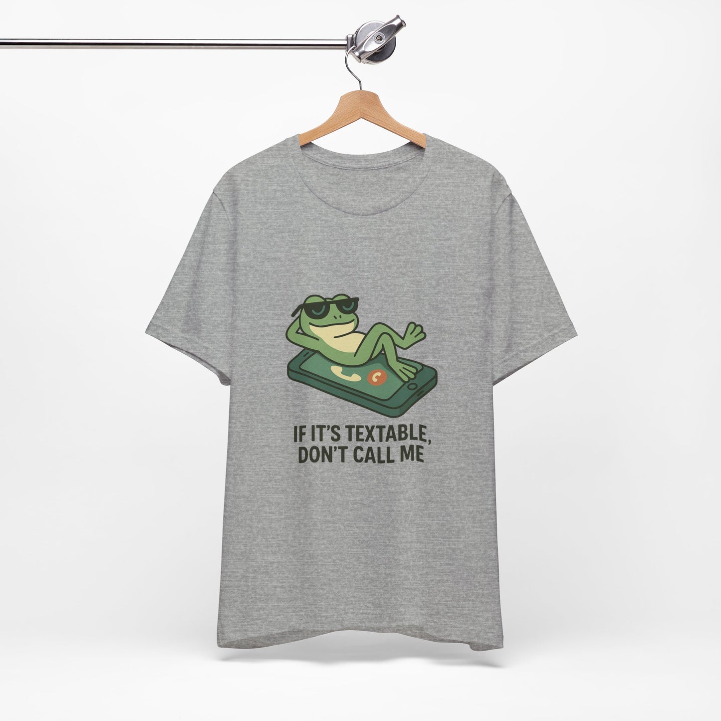 Chill Frog T-Shirt, Funny Graphic Tee, Relaxed Unisex Wear, Gift for Friends, Casual Style Shirt, Perfect for Parties