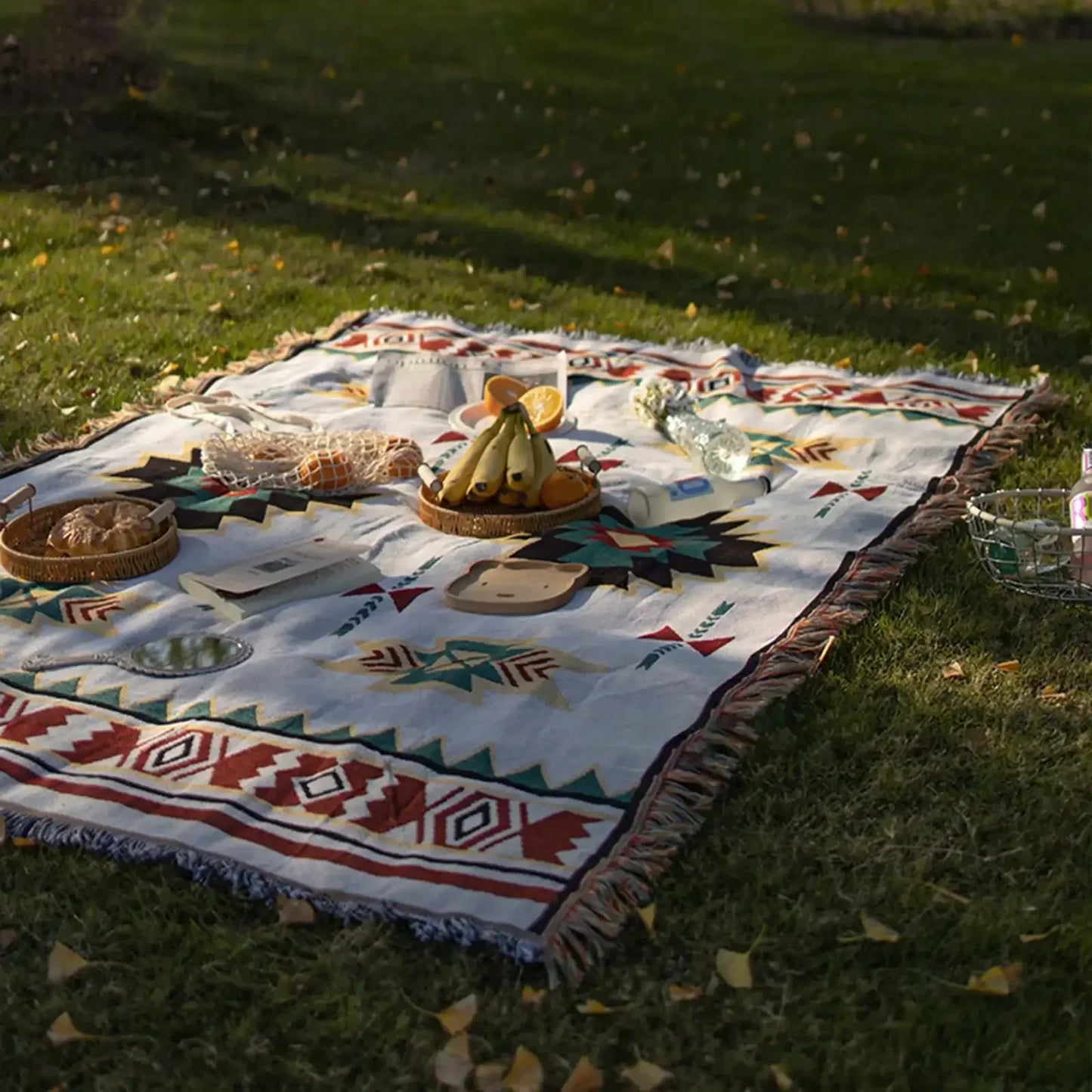 Adventure-Ready Picnic Mat – Waterproof & Foldable with Strap