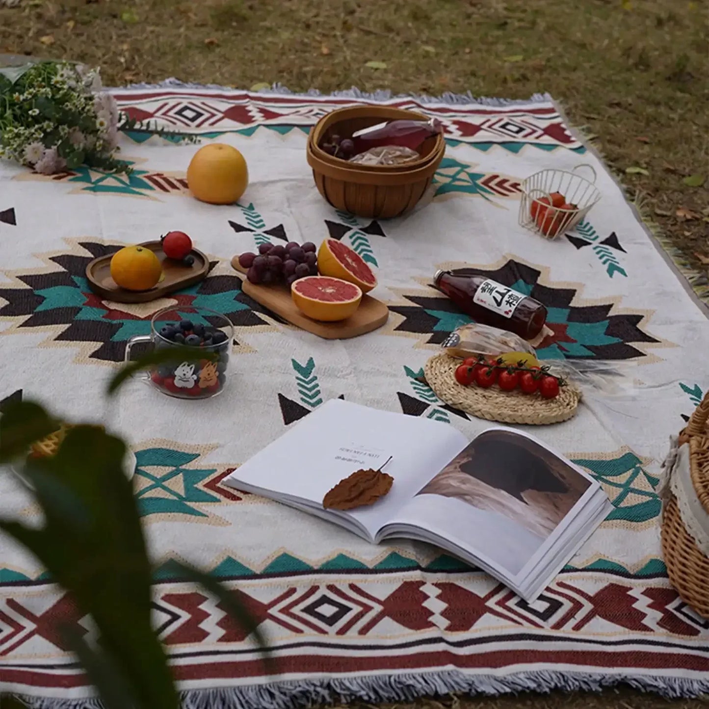 Adventure-Ready Picnic Mat – Waterproof & Foldable with Strap